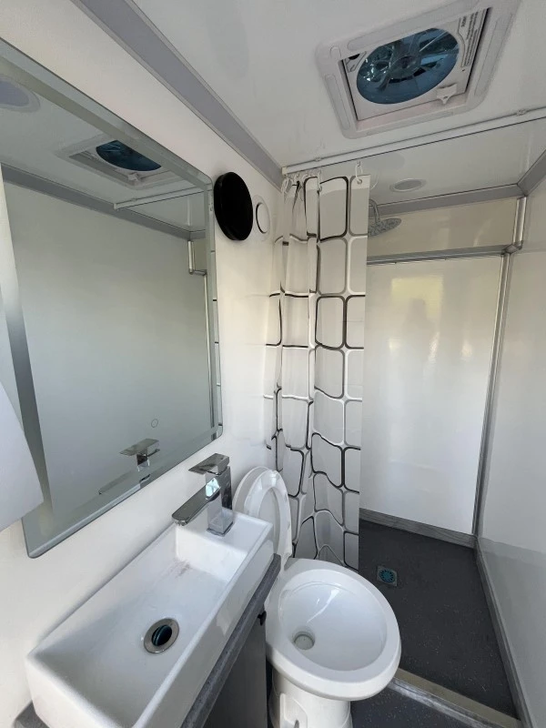 Multi Cubicle Mobile Shower Trailer